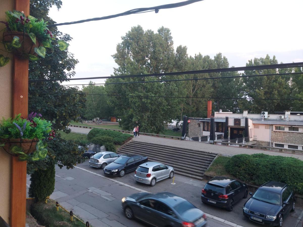 River Lux Sremska Mitrovica Exterior foto