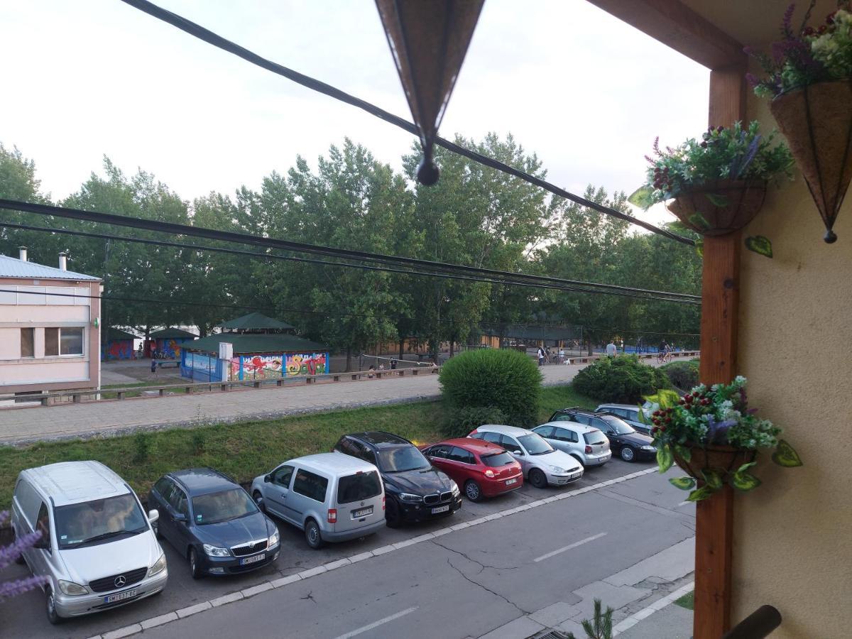 River Lux Sremska Mitrovica Exterior foto