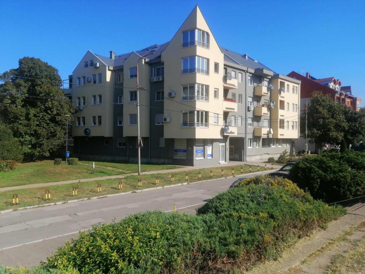 River Lux Sremska Mitrovica Exterior foto
